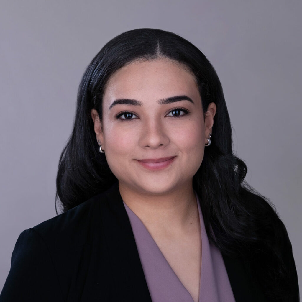 Ale Henao, Lawyer